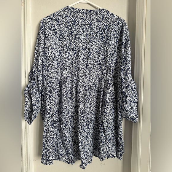 Cynthia Rowley Blue and White Floral Button Down Shirt, Size 1X. - Picture 2 of 10